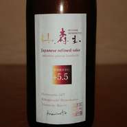 社長兼杜氏である『森本均』さんと息子さんの２人のみでお酒を造っている森本酒造。森本さん渾身の純米辛口！
