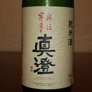 癒し系の純米酒。主張しすぎない穏やかな香り、ふくよかな旨味、やわらかな後味が魅力。お米の美味しさを素直に引き出した、さりげない味わい
