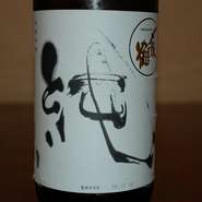 〆張鶴の中でも人気の純米吟醸酒！優雅な香りと純米ならではのまろやかな味わい、スッキリとした後味が特徴です 
