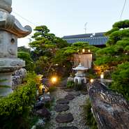 心癒される古き良き日本庭園を眺めながら、ゆっくりとお食事をお楽しみください。