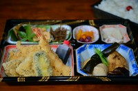 海老・魚・野菜3種のてんぷらとおかずです