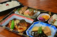 さばの味噌煮2切れとおかずです
