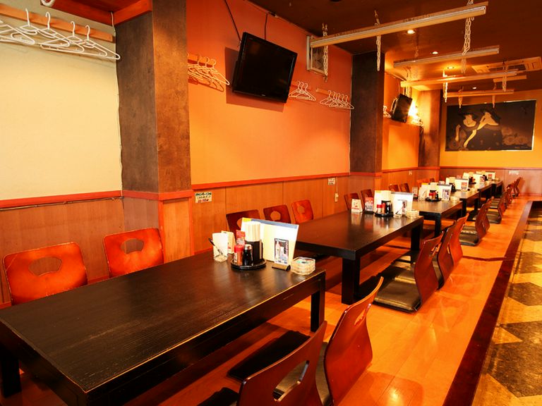 【店内】ご宴会にも、間仕切りを使って少人数での語らいにも◎