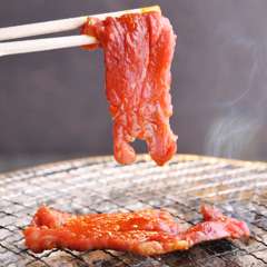 七輪で炙り、お肉の旨味を最大限に引き出します。