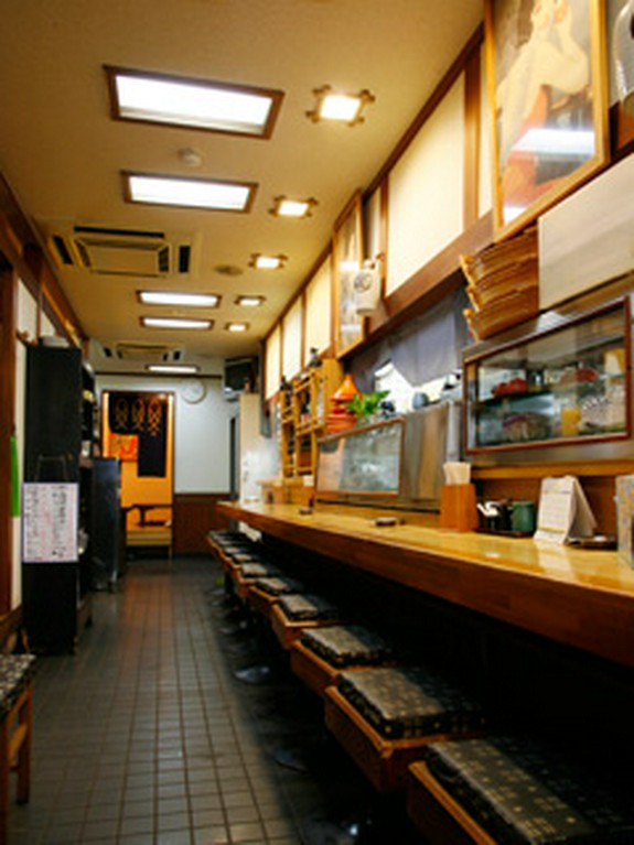 落ち着いた雰囲気の店内