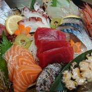 3点・6点・8点の3種類ございます。
どれも大将が厳選したとびきりの鮮魚をご提供しております。