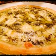 tsubasaの1番人気ピザ！モッチモチの生地にたっぷりチーズ。チーズの塩気とはちみつの甘さがマッチした、デザート感覚で楽しめるイチオシのピザです。白ワインのおつまみにもピッタリ！tsubasaのマストメニューです!