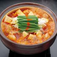 名古屋味噌と唐辛子をブレンドした特製だしのお鍋