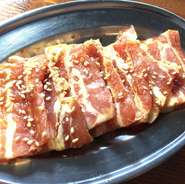 北海道各地から厳選した豚を指定しています。※仕入れによって産地やブランドが日々変わります。詳しくはタッチパネルでご確認下さい。