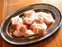 道産の脂の乗った若鶏のモモを厳選して仕入れています。