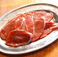 低脂肪・高たんぱく・鉄分豊富なエゾシカは、カロリーが気になる方におススメ。知床半島で捕れたエゾシカのみを使用しています。