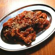 煉屋特製、究極の道産ジンギスカンをたっぷりの唐辛子で辛く仕上げました。