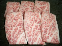 牛バラ肉の中でも上質な部位を厳選してカルビにしております。※仕入れによって産地やブランドが日々変わります。詳しくは店内タッチパネルにてご確認下さい。