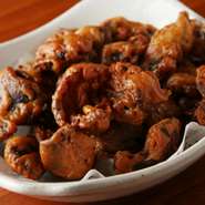 地元滝川産の北海合鴨の砂肝を醤油で漬け込み、から揚げにしました