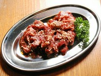 全道で飼育している牛の赤身中心の肉を厳選しております。※仕入れによって産地やブランドが日々変わります。詳しくは店内タッチパネルでご確認下さい。