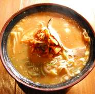 当店人気No.1の味噌キムチラーメン、辛さはお好みで選べます