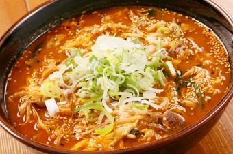旨さの決め手は特製ガラスープとコチュジャン『ユッケジャンラーメン』