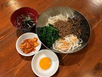 韓国の混ぜご飯。よく混ぜてお召し上がりください