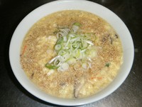 あっさりスープにたまごを散らしたクッパです