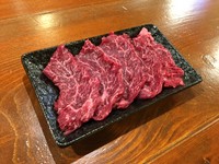 生産農家と提携し、道産の横隔膜を厳選して仕入れています。（ハラミ、サガリ両方使用）