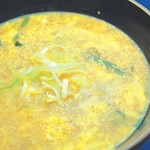 ガラスープにふわっと卵を溶きました