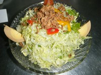 1人前でたっぷりの量があります。2～3人でお召し上がり下さい