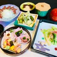 ランチタイムのみのご提供となります。今月のお勧めは春野菜の天ぷら。桜エビと菜の花の稲庭うどんのパスタ風。
ぜひご賞味くださいませ。
