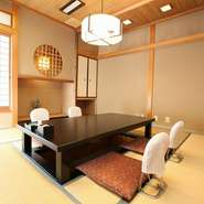 掘りごたつのお部屋が2つ御座います。
12名様までご利用できますので御顔合せや営業での接待などゆっくりお話しできる空間をご用意出来ます。