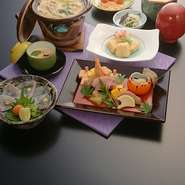 地元大和の食材にこだわった日本料理をお楽しみ下さい。