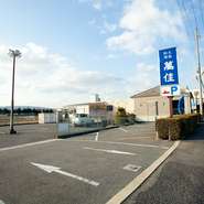西名阪郡山インターから車で10分未満、法隆寺や唐招提寺・薬師寺から奈良公園にも好アクセスです。駐車場が隣接しているので距離が短い事も喜ばれております。ツアーでの昼食場所として是非、参考にしてくださいませ。