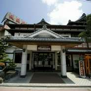創作和食ばんかを経営しているホテルです。
信貴山は観光地としても有名です。
奈良へお越しの際は是非ご宿泊の参考にしてくださいませ。

