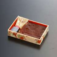 当店オリジナルのわらび餅です(夏期限定）


