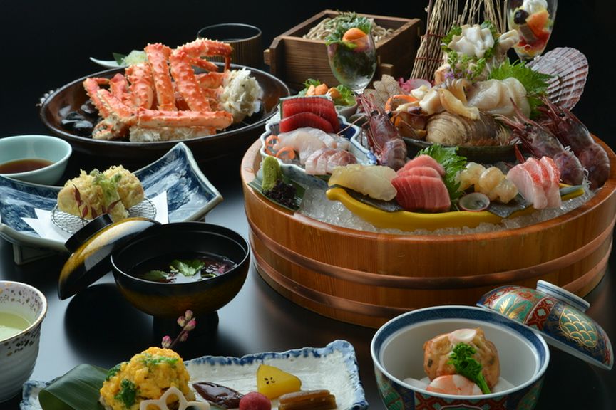 贅を極めたコース料理を、存分に味わって