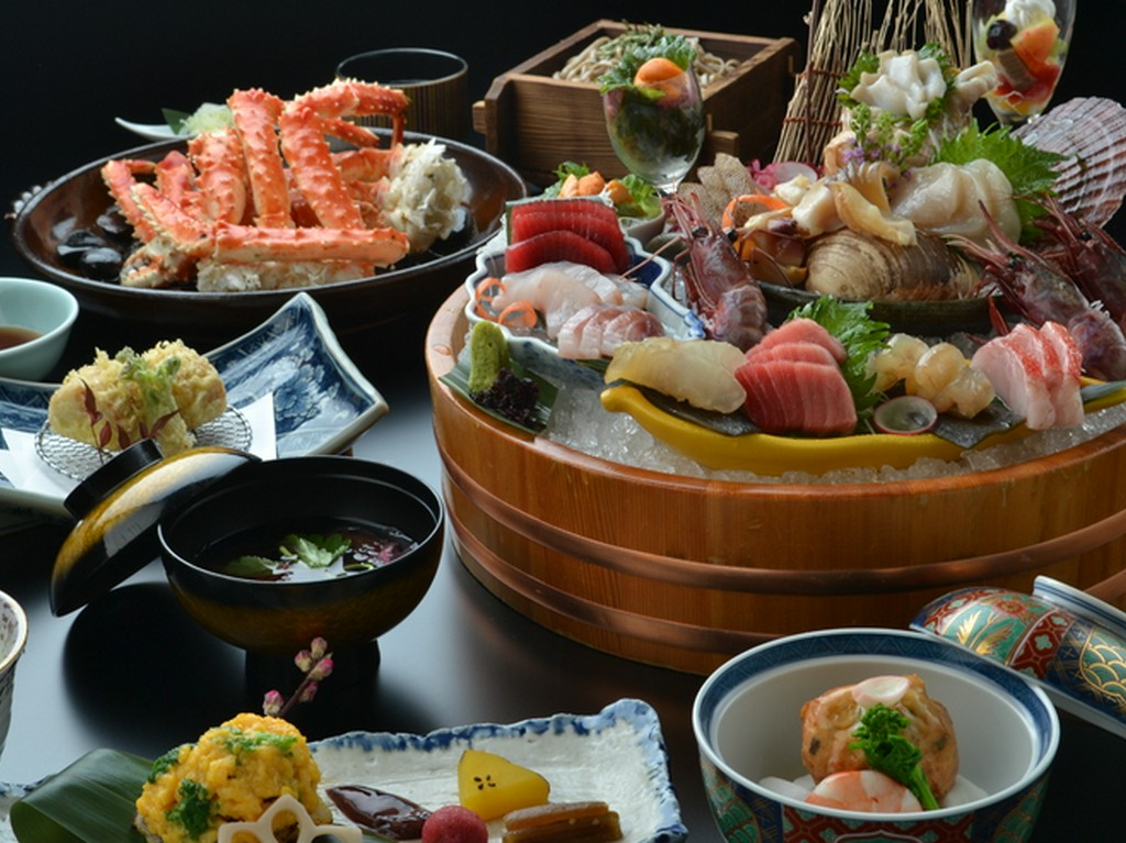 贅を極めたコース料理を、存分に味わって