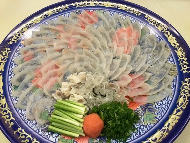 天然のとらふぐを使用した『ふぐ刺し』