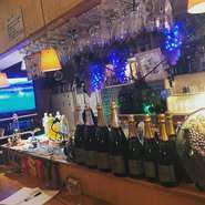 安心、安全、くつろげる、楽しい店です。一度来店頂いたお客様は、また来たくなるお店です。😊一度来たらきっと新しい発見が！友達も直ぐに出来ます。