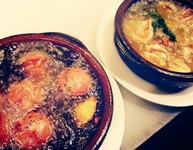 スペイン料理アヒージョ
6種類（海老、マッシュルームなど）の中から選ぶことができます。