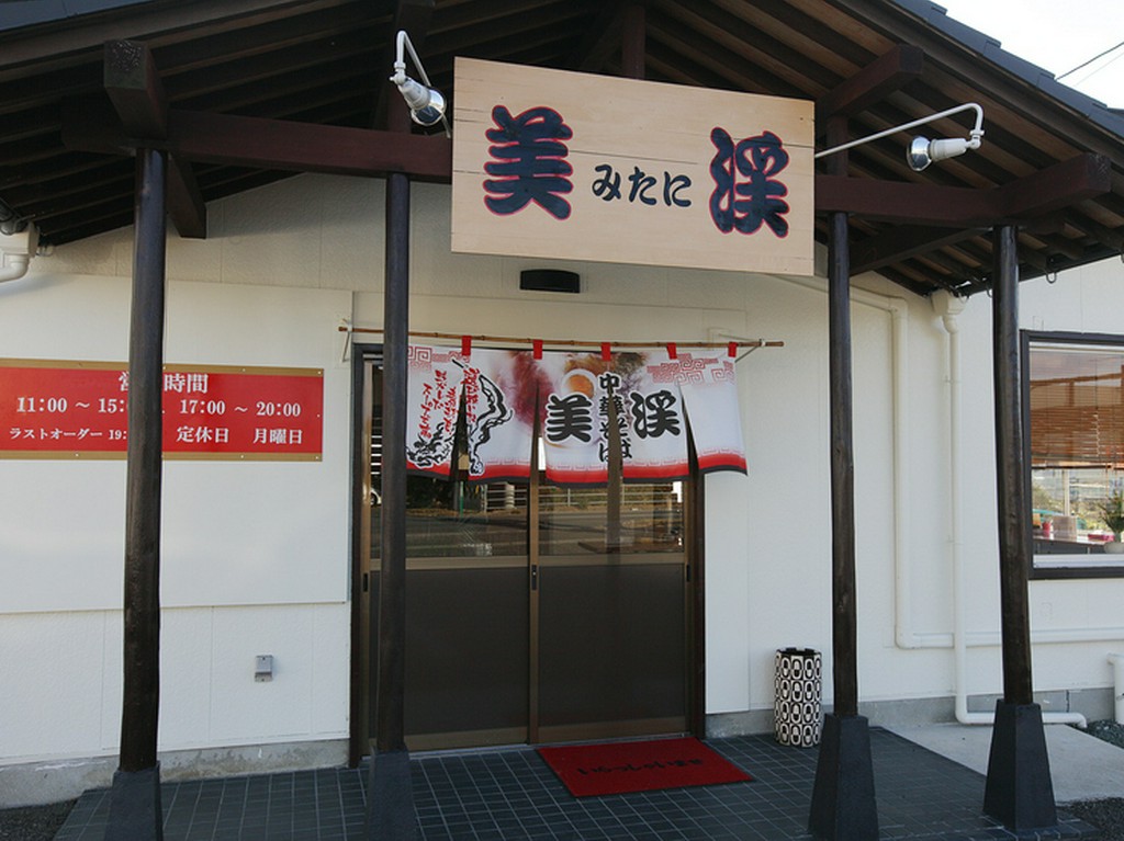 国道55号線を阿南方面へ、大きな看板が目印です。