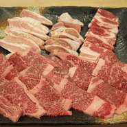 牛・豚・鶏の３種そろい踏み。トントロ塩・カシワ塩・カルビ3人前・黒豚バラの4品。