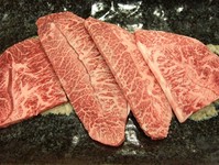 希少部位の代表格。Ａ4黒毛和牛の肩甲骨裏のお肉。