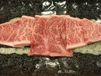 Ａ4黒毛和牛のお尻（でん部）の赤身肉。旨み凝縮。