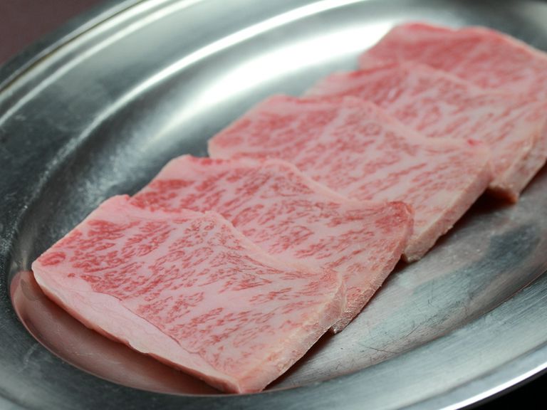 上カルビ　A5黒毛和牛。焼肉の王様。