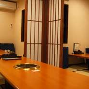 お座敷。
仕切りを外せば20名様以上座れます。