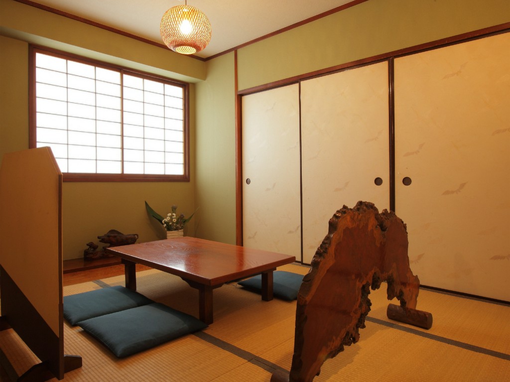 しっとりとした雰囲気の座敷個室は人数に応じてご用意