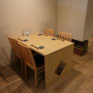 4人席ですが、補助テーブルで6名まで着席できます。