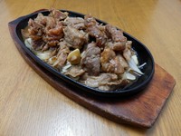 サイコロステーキ（ガーリックソース）・ミニラーメン・ライス