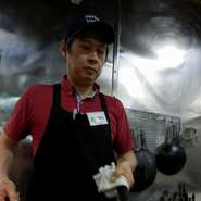 お店に来ていただいたお客さまを、まずは明るく迎えることが大切。美味しいものを提供するには当たり前と思っています。一品一品丁寧につくりあげ健康的な料理を提供するよう努めています。