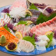 地物の鮮魚にこだわった数々のお料理、選りすぐりの焼酎・日本酒で遠方からの方々に喜ばれること間違いなしです！大小個室もご用意しておりますので、気兼ねなくお話し頂けます。