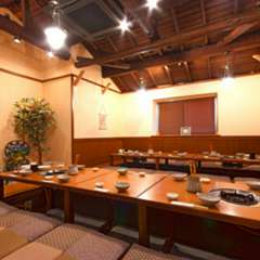 様々な席をご用意してます。写真は掘りごたつ席（2～40名様）