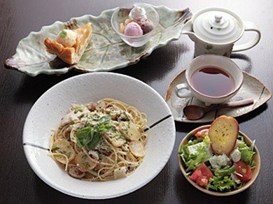 レディースセット（パスタ＋サラダ＋ドリンク＋ケーキプレート）